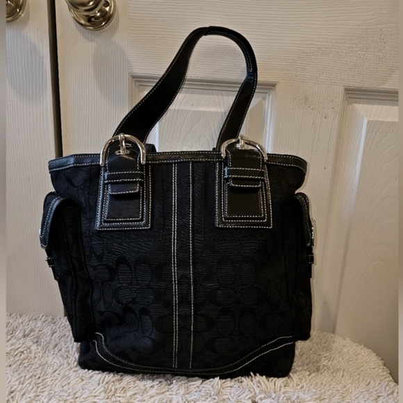 Coach Handbags - Coach Handbag Pristine Condition